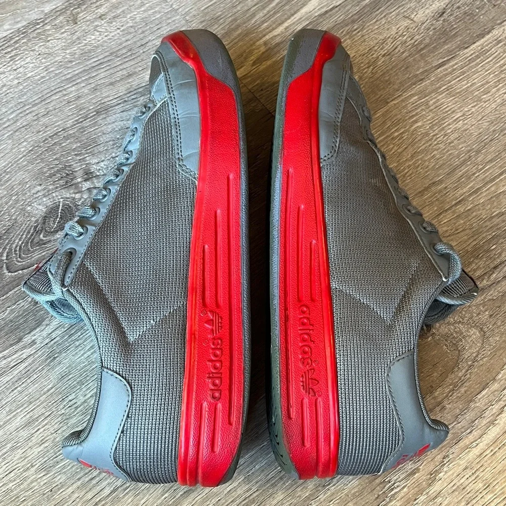 Adidas Rod Laver Tennis Shoes Gray Red Mens 8.5 Womens 9.5 UK 8 EU 42 - Picture 2 of 10